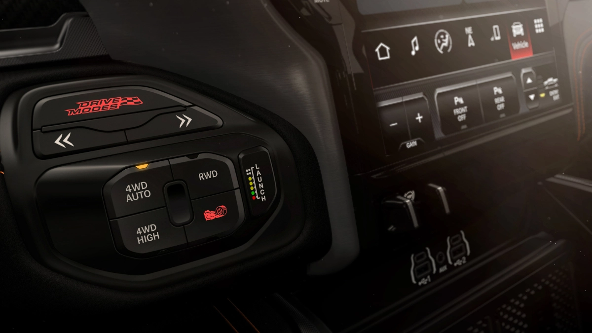 Glöm "lagom": Ram 1500 SRT TRX menar allvar – med körlägen för varje upptåg och launch control för den perfekta starten!