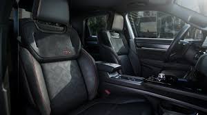 RAM Rampage R/T levererar lyx och sportighet i en oväntat kompakt förpackning, perfekt för ägare som älskar känslan av en amerikansk pickup – men slipper den gigantiska RAM 1500.