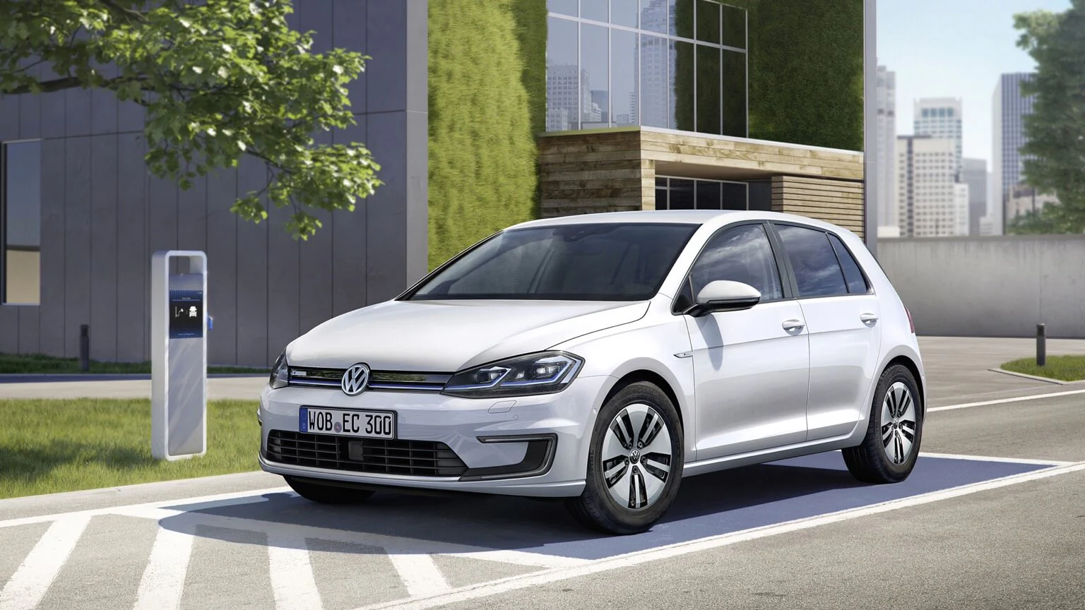 Volkswagen e-Golf erbjuder beprövad kvalitet från det tyska märket och är en pålitlig begagnad elbil för familjen.