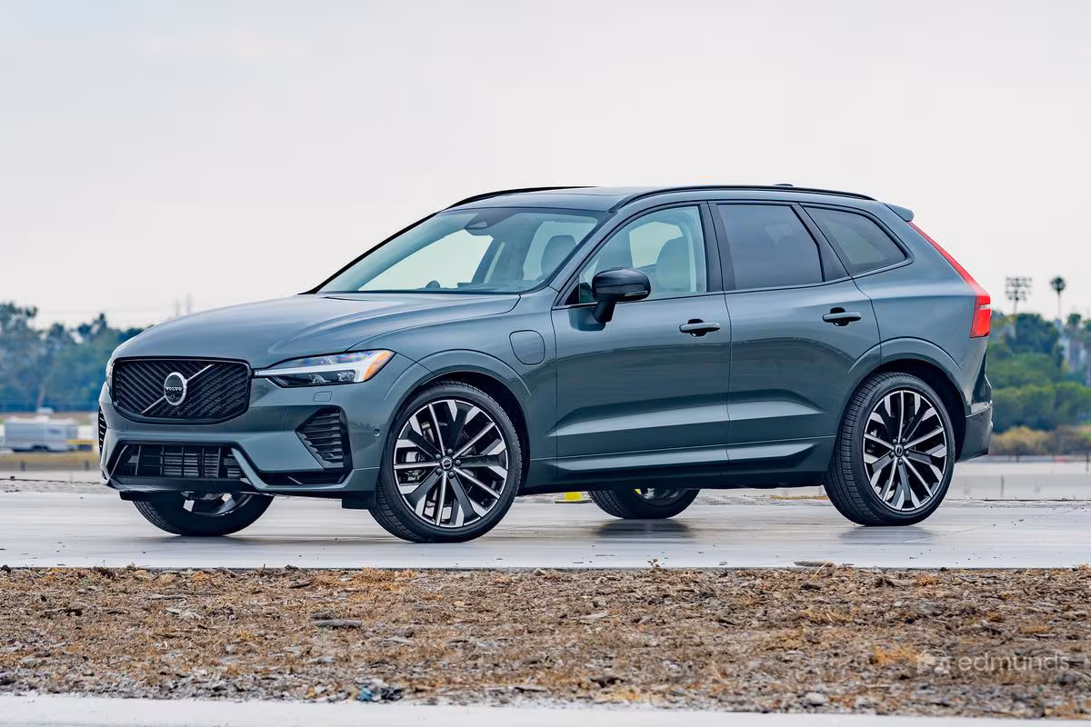 Volvo XC60 levererar en sportig elegans som får konkurrenterna att blekna, en premium-SUV som utstrålar både klass och attityd.