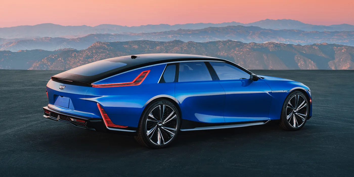 Cadillac Celestiq är ett statement. En lång och låg profil understryker lyxkänslan, och de enorma fälgarna fyller ut hjulhusen perfekt.