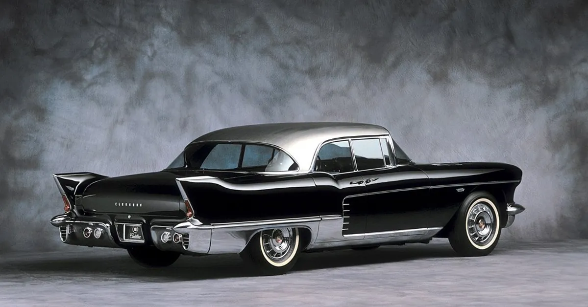 Eldorado Brougham från 1957 var en ikonisk lyxbil från Cadillac, känd för sin djärva design och nyskapande finesser.