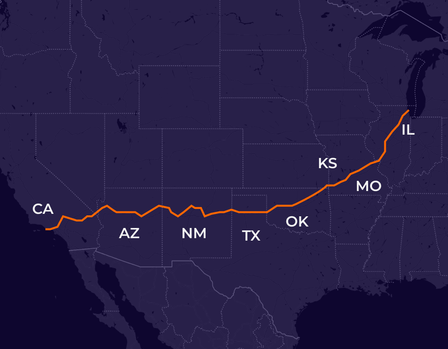 Karta över Route 66 som ringlar sig genom åtta amerikanska stater från Illinois till Kalifornien.