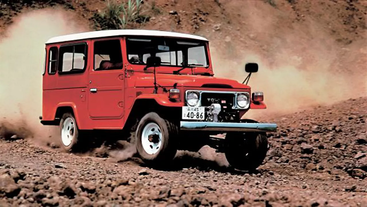 Toyota Land Cruiser FJ40 i sitt rätta element. Den klassiska terrängbilen är en ikon som banade väg för nästa generation.