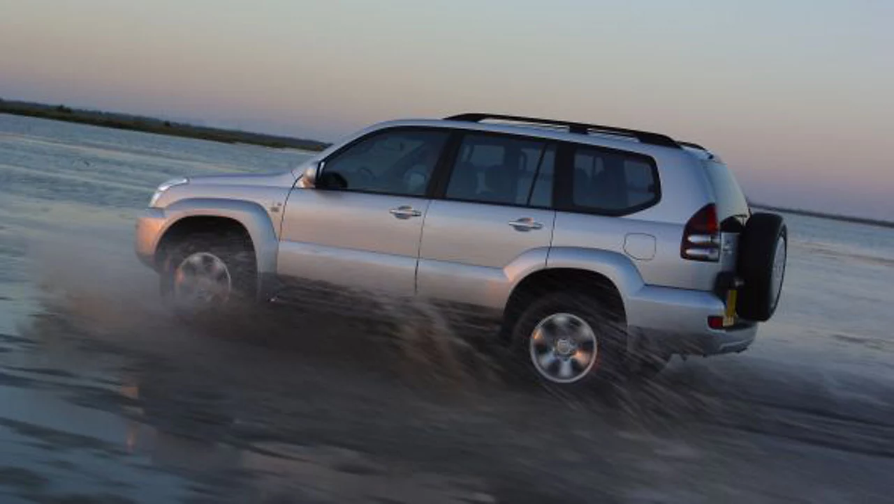 Toyota Land Cruiser 120-serien (2002–2009) i sitt rätta element. En Land Cruiser klarar de flesta utmaningar.