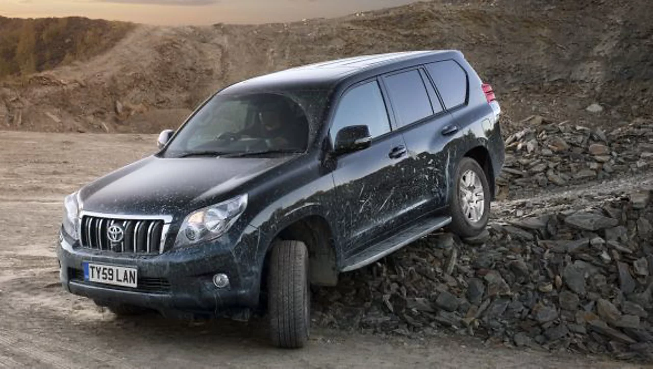 Den gamla generationen av Land Cruiser har vad som krävs för att övervinna steniga hinder med bravur.