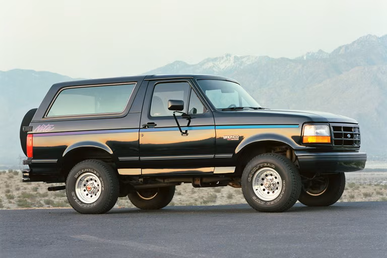 Den femte generationens Bronco tillverkades mellan 1992 och 1996. Här som den mer sällsynta "Nite" specialutgåvan.