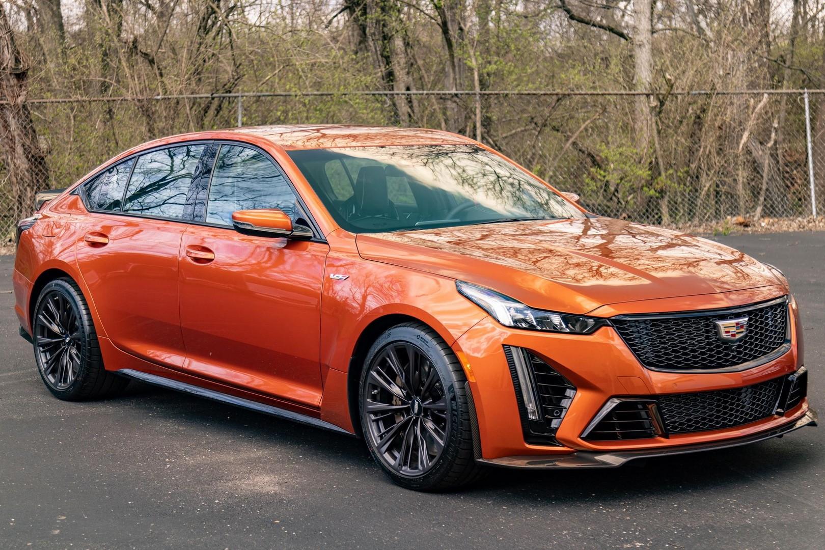 Cadillac CT5-V Blackwing. En riktig prestandabil med V8-motor och manuell växellåda.