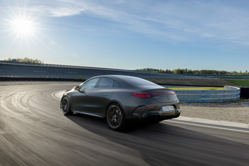 Den nya eldrivna Mercedes-AMG CLA 45 ska ha omkring 680 hästkrafter och tack vare tre elmotorer bli snabbare än någonsin.
