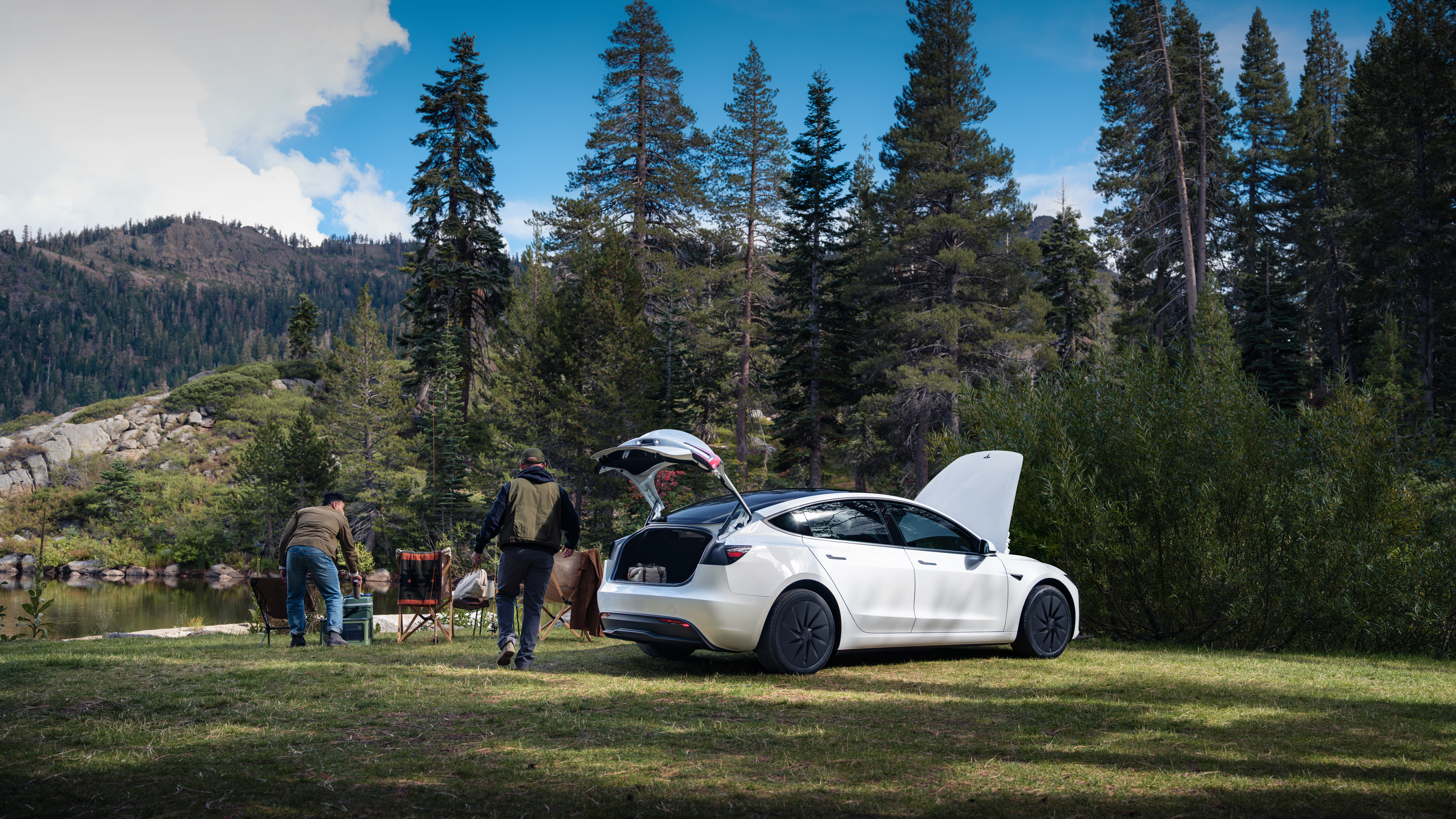 Om du vill campa med din Model 3 och har Performance-versionen får du ett bagageutrymme på 649 liter, varav 88 liter fram (frunk).