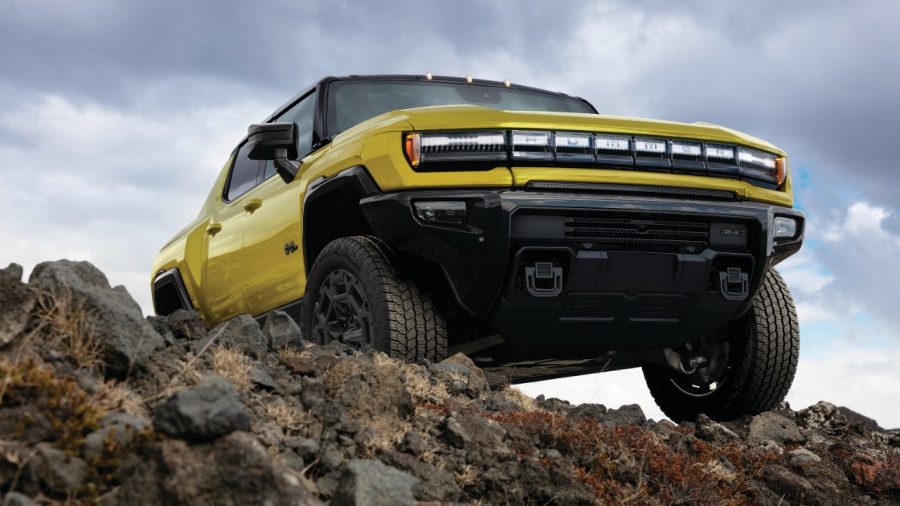 Den eldrivna Hummer EV är ett exempel på hur flera motorer ger nya möjligheter för antispinn och greppkontroll.