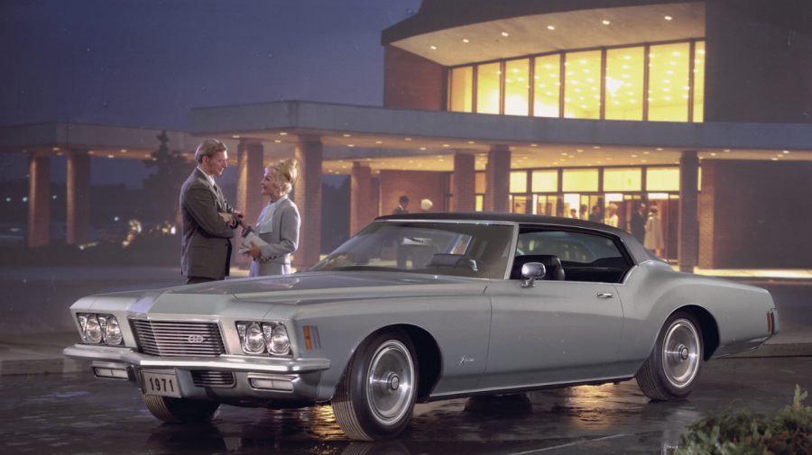 Buick Riviera 1971, årsmodellen som var först med "MaxTrac" – ett tidigt antispinn-system.