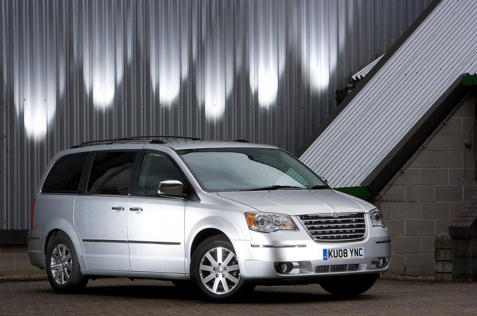 Chrysler Pacifica är minivanen som USA aldrig övergav. Rymlig och bekväm för den stora familjen.