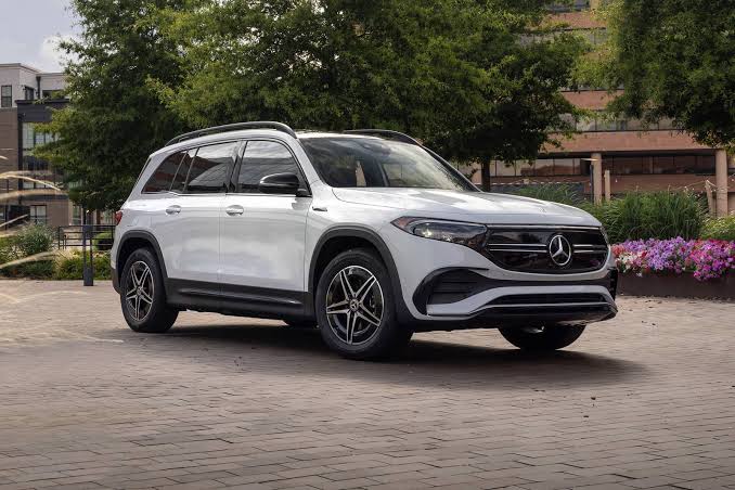 Mercedes EQB 300 är den bästa elektriska sjusitsaren för den som söker en begagnad bil under 400 000 kronor.