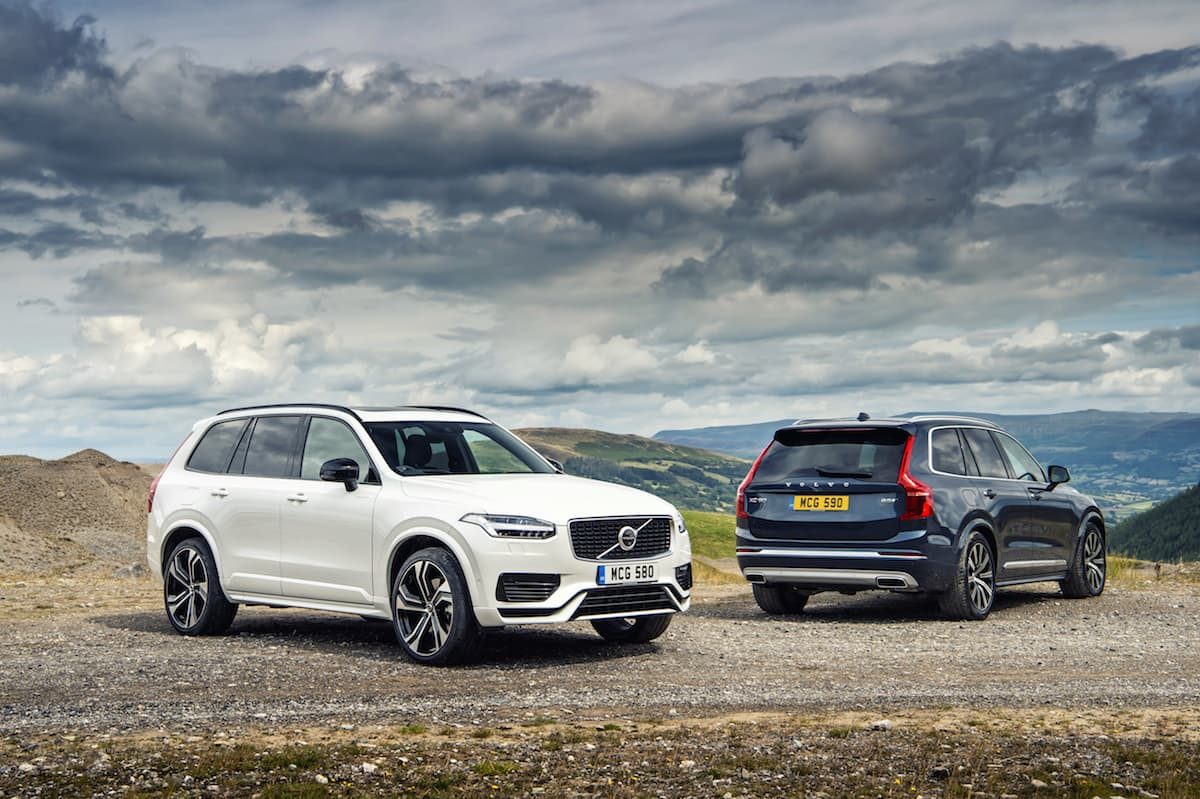 XC90 finns både med luftfjädring och som laddhybrid. Kontrollera noga att all teknik fungerar innan köp.
