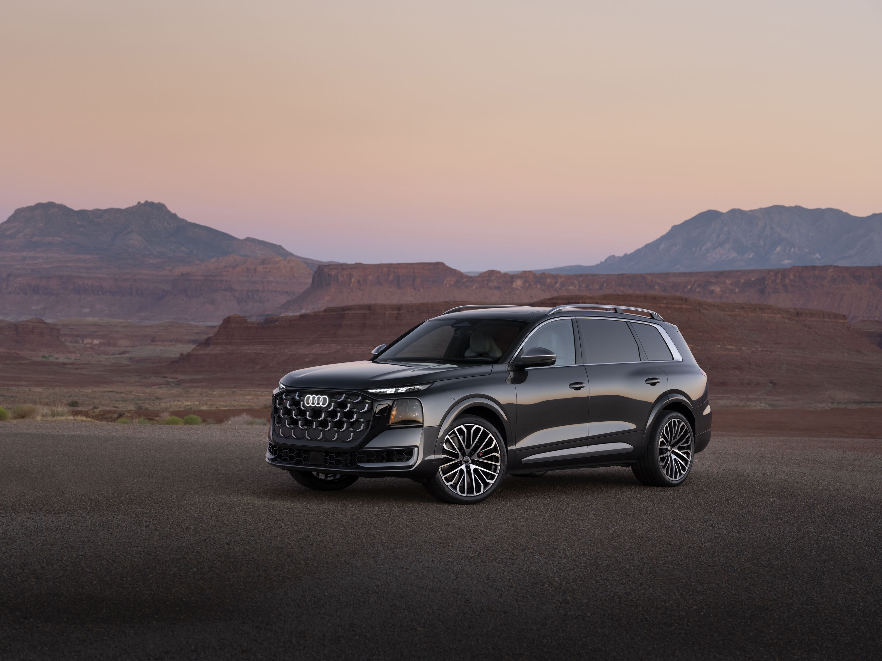 Audi Q9 är en stor premium-SUV som trots sin storlek faktiskt erbjuder tre Isofix-fästen i baksätet.