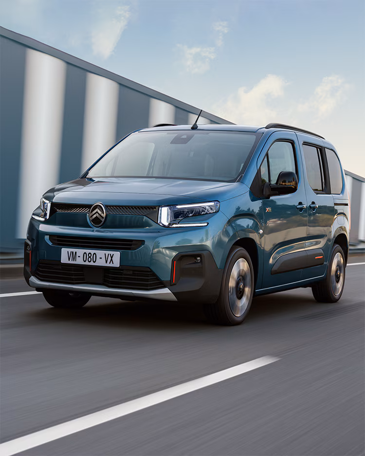 Citroën ë-Berlingo är ett smart och mer överkomligt val som fungerar för tre barnstolar.