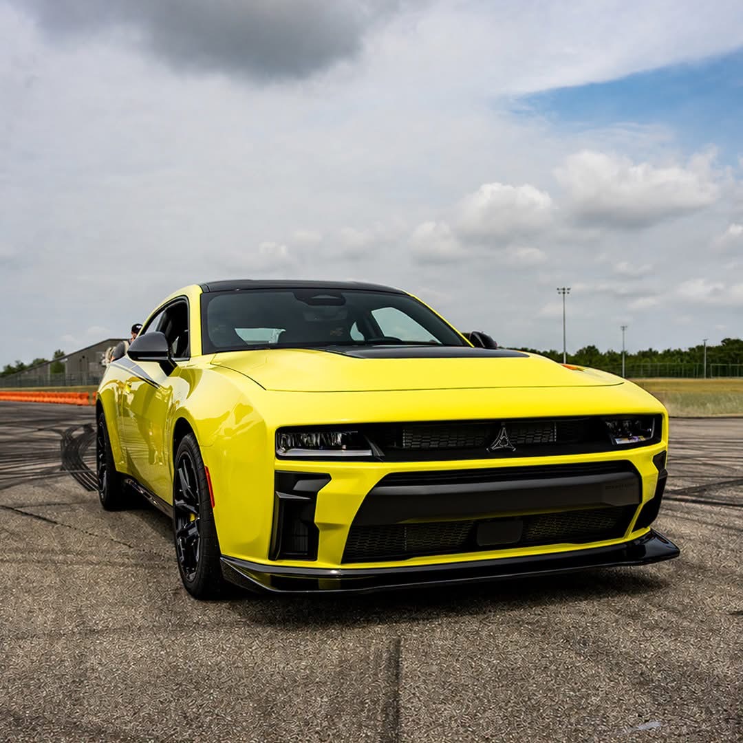 Den nya Dodge Charger Super Bee 2027 får en sexcylindrig motor och 600 hästkrafter, men möts av kritik från purister.