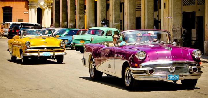 CUBA — Nu mer än någonsin uppvisas ett underbart frosseri i bilnostalgi!