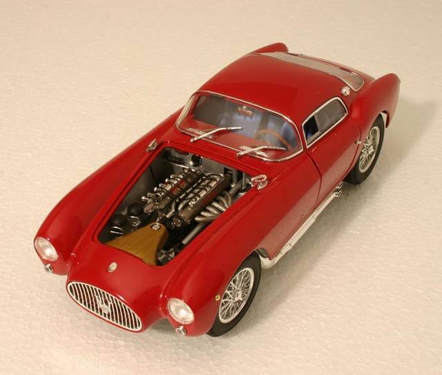 Den vackra Maserati A6GCS med blottat motorrum. En skönhet som få av oss har fått uppleva i verkligheten.