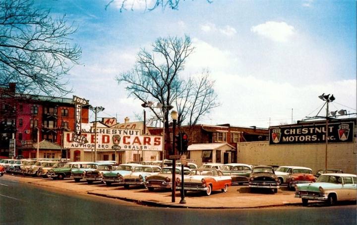 Chestnut Motors Inc. i Philadelphia, PA. Sannolikt i samband med modellskiftet 1955-1956.