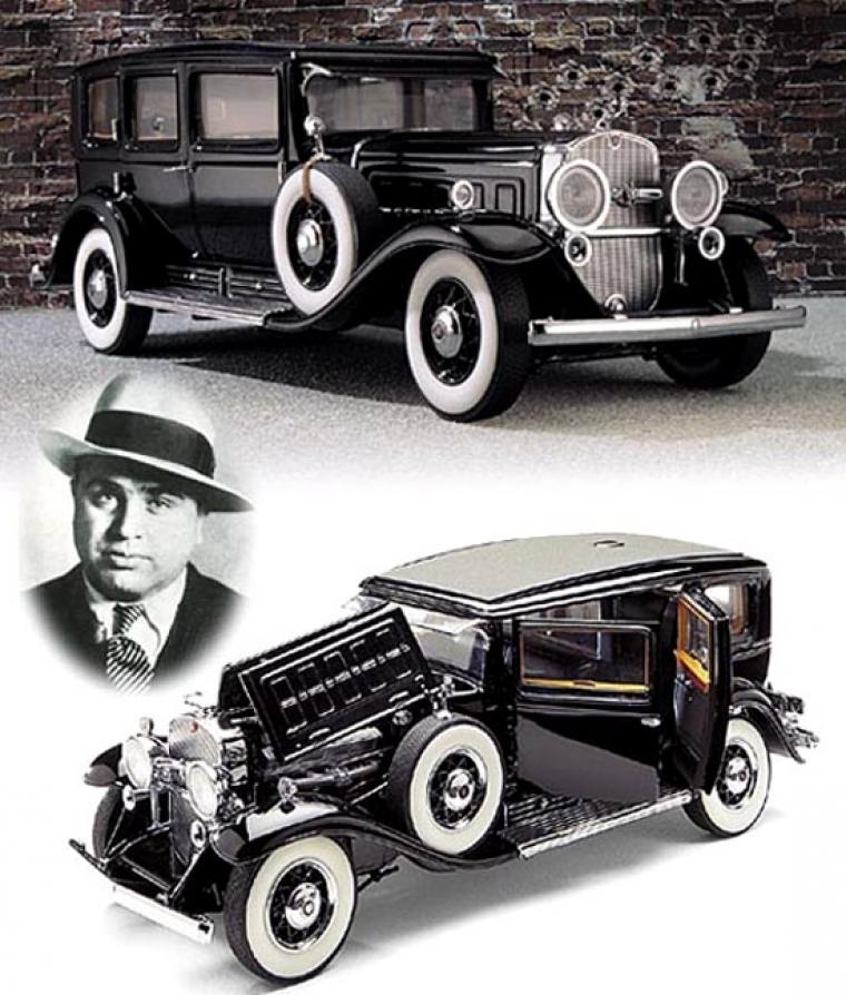 Al Capone´s välkända 1930 Cadillac V-16 Imperial Sedan i skala 1/24 från Franklin Mint