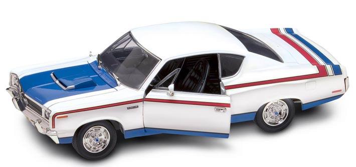 Den legendariska 1970 Rebel Machine i rött, vitt och blått. Denna version sopade amerikanska tävlingsbanor  inte alltid  med väldigt ofta. Konkurrenternas främsta minne torde ha varit den utmärkande färgsättningen och de breda baklamporna!