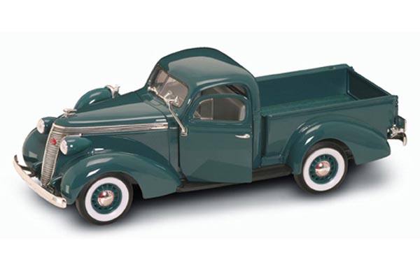 1937 Studebaker Coupe Express Pickup med ny, mer naturtrogen lackering.