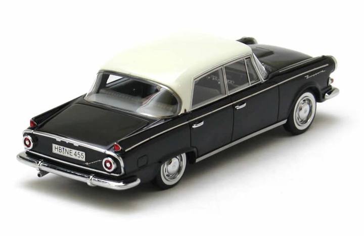 Borgward P100 i svart med benvitt tak är redan slutsåld från fabriken, men kan fortfarande finnas hos vissa återförsäljare.