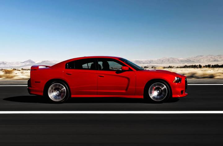 Dodge Charger SRT8 i aggressiv kostym för 2012