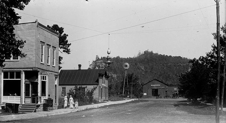 Friendship tidigt 1920-tal visar den fridfullhet som vilade över det lilla samhället.