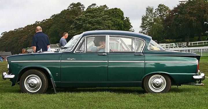 Eleganta linjer och en viss likhet med samtida Vauxhall Velox och Cresta! Synd bara att Sceptre inte erbjöd någon 6-cyl motor.