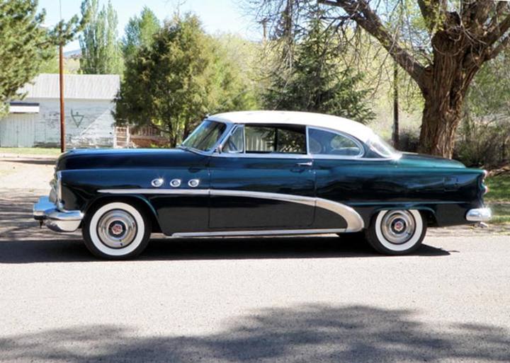 En fin medelklassare var denna 1953 Buick Special Riviera som tillverkades i 58.780 exemplar.