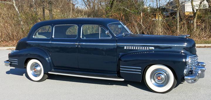 Faktiskt upplever man Series 75 Fleetwood som längre, än vad den egentligen är. Men tyngdpunkten är lagd på kupéns utrymme och bagageutrymmet räckte säkert till ändå.