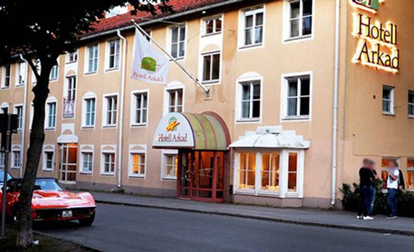 Det var här utanför hotell Arkad som Kjell Gustavsson överfölls och rånades.