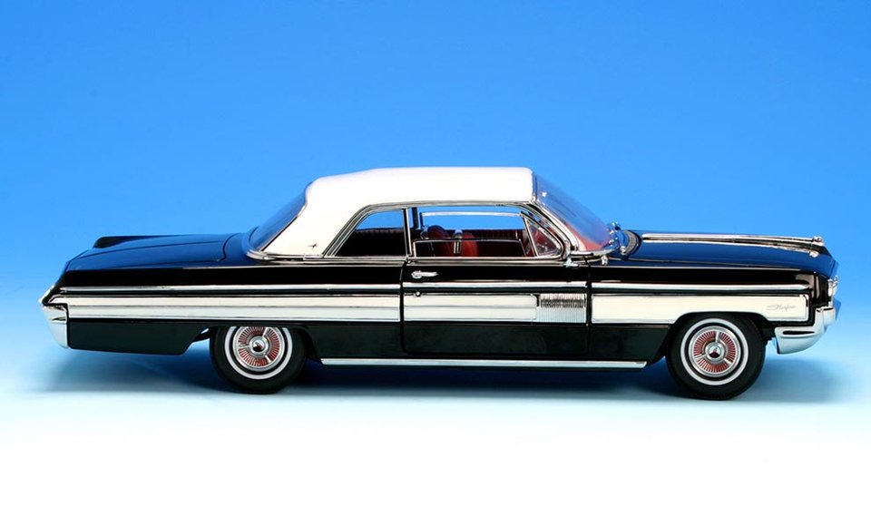 Oldsmobile Starfire 1962 är en tung, välgjord pjäs från Yat Ming´s Signature Series
