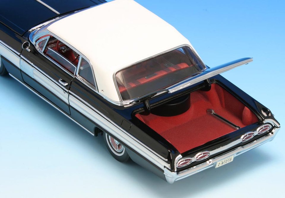 Oldsmobile Starfire 1962 är en tung, välgjord pjäs från Yat Ming´s Signature Series