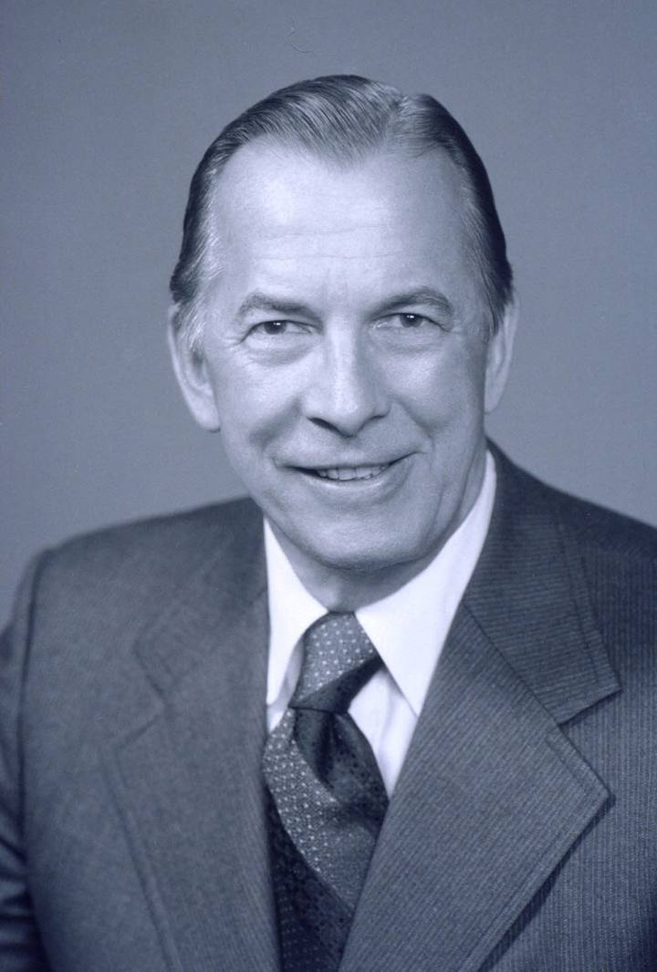 Nicholas Edward Cole, teknikern som var delaktig i 1949 års Cadillac V8 med toppventiler, skaparen av 265 V8 i Chevrolet och pådrivande kraft att sjösätta Corvette!