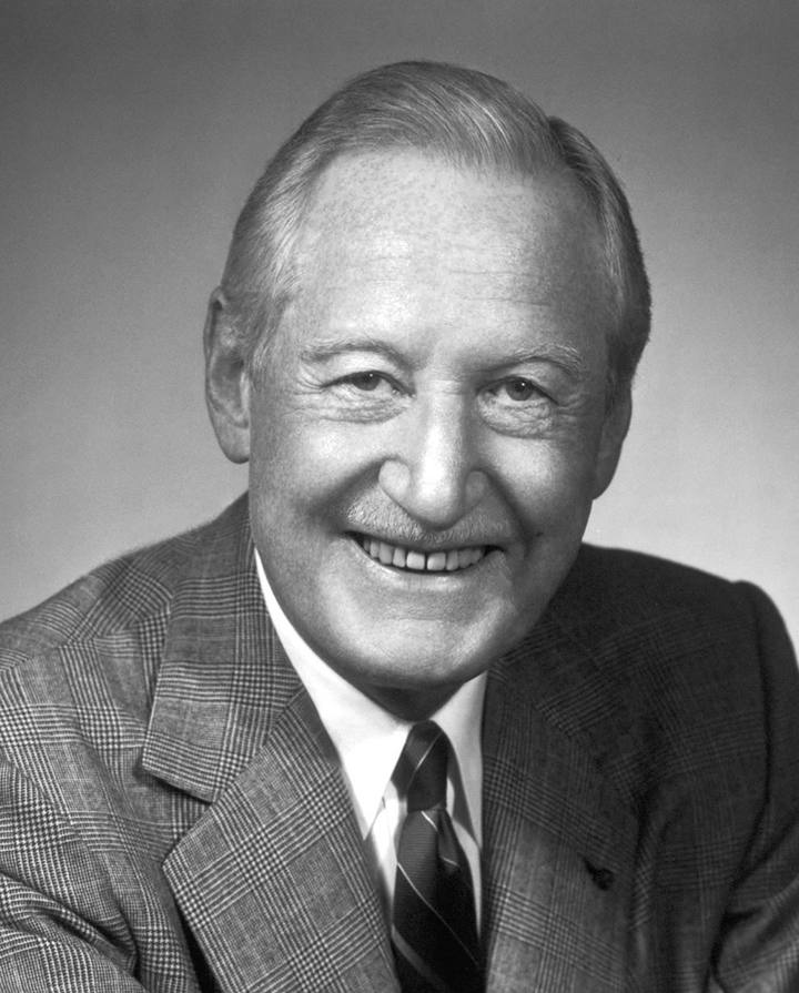 Den legendariske Harlow H. Curtice som först gjorde Buick till ett framgångsmärke och sedan blev högste chef för General Motors. Med djärvhet och klarsynthet gav han klartecknet att Corvette skulle skapas.