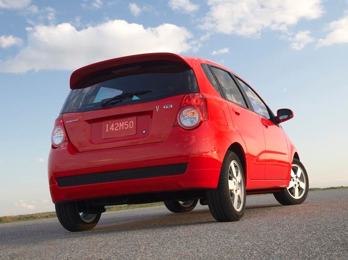 2009 Pontiac G3. Den håller väl inte på att välta?