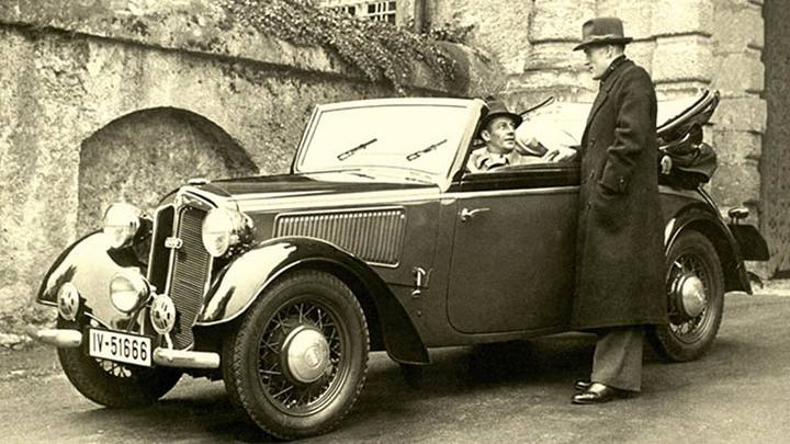 1938 DKW F7 4-sitsig Luxus-Cabriolet med härliga trådekerhjul och navkapslar. Dessutom försedd med dubbla signalhorn och extra strålkastare!