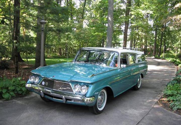 1961 Rambler Ambassador Custom Cross Country Station Wagon, med sin mycket personliga design av fronten. Motorn var en 327 V8 på 270 hk.