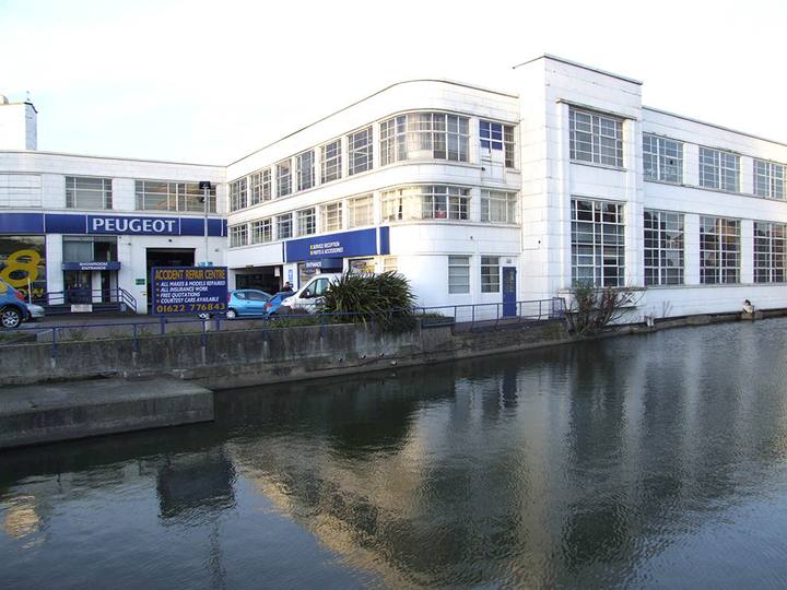 Detta var den sista Rootes-fabriken, belägen i Maidstone. Den slog igen den 1 januari 2007 efter att i flera år tillverkat Peugeot för den engelska marknaden.
"Sic transit Gloria Mundi".