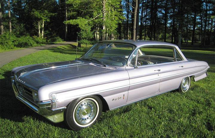 1961 Oldsmobile Ninety-Eight Holiday Hardtop Sedan