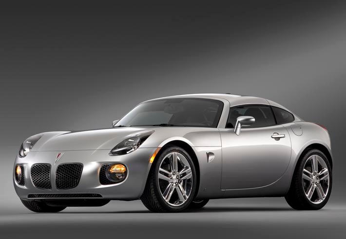 Den råa uppsynen på helt nya 2009 Pontiac Solstice Coupe.