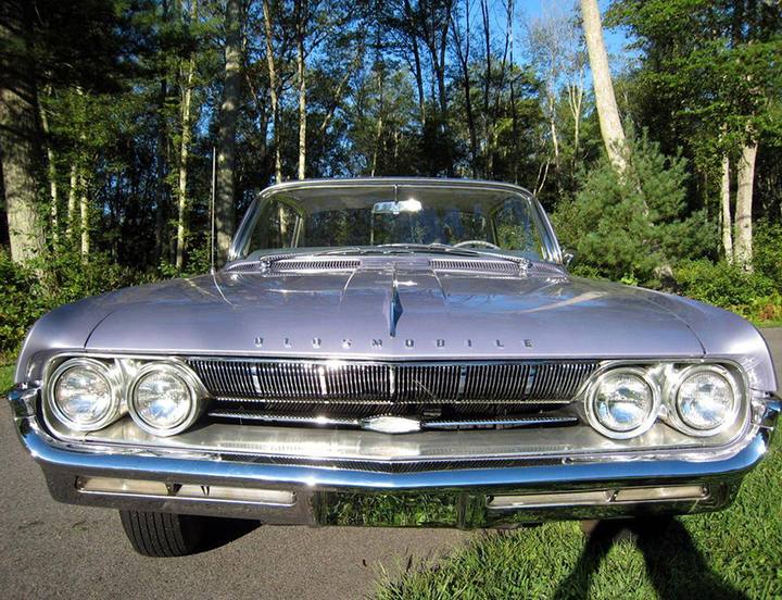 1961 Oldsmobile Ninety-Eight Holiday Hardtop Sedan