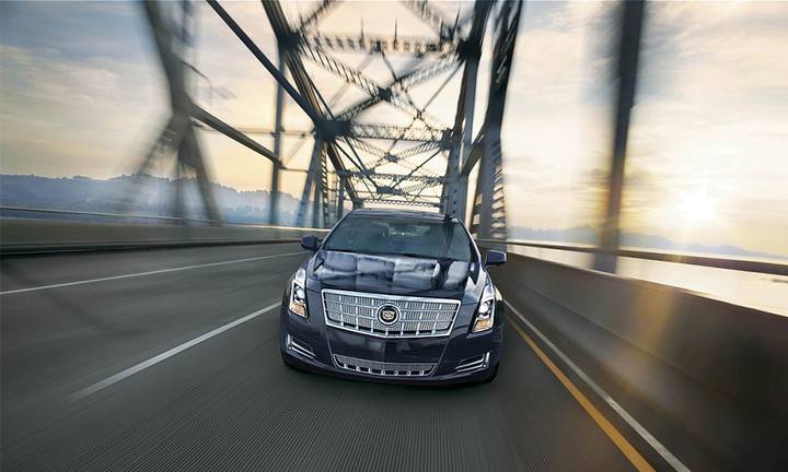 En avklädd ”mula” med XTS-emblem blir lite närgången…