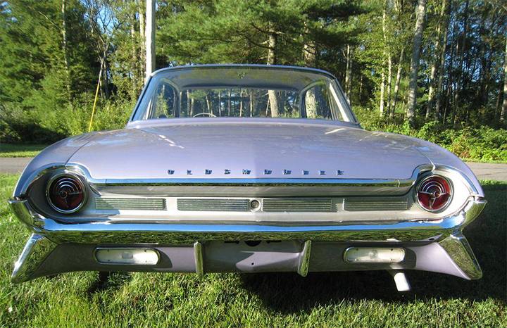 1961 Oldsmobile Ninety-Eight Holiday Hardtop Sedan
