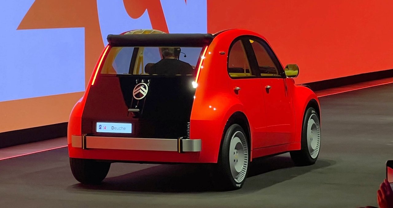 Citroën 2CV Concept bakifrån på bilsalongen i Paris 2026. Foto: 2cv2026, Wikimedia Commons (CC BY-SA 4.0)