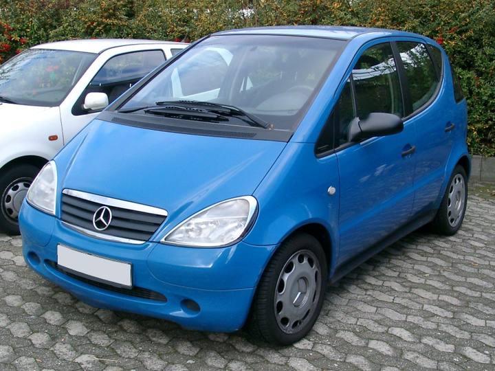 Mercedes A-klass blir 30 år 2027 – älgtestets bil når klassikeråldern